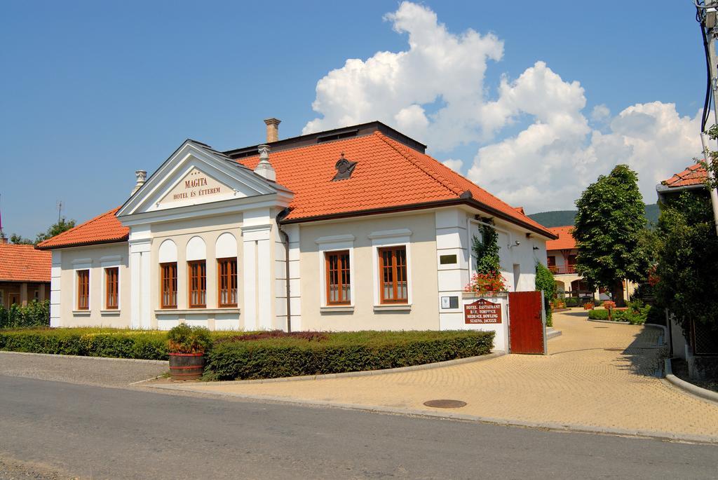 Magita Hotel Basko Kültér fotó